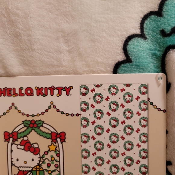 Hello Kitty Oversized Christmas Bows & Wreaths Throw Blanket 60”x 90” New - Picture 2 of 3